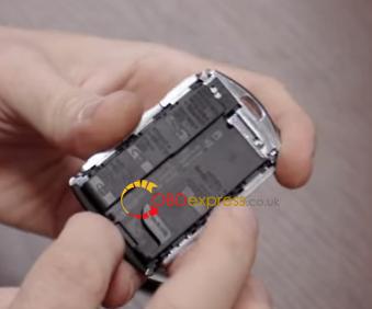 how to remove blade and replace battery in volvo keys 4 - How to Remove Blade and Replace Battery in Volvo Keys? - Remove Blade and Replace Battery in Volvo Keys