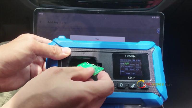 keydiy kd x4 2023 bmw x3 g chassis bdc03 add key tutorial (7)